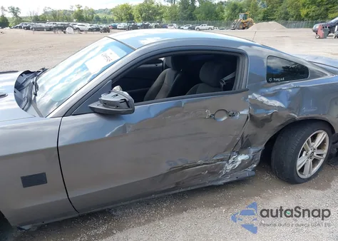 2014 Ford Mustang V6 из США, поврежденный, VIN 1ZVBP8AM5E5258879